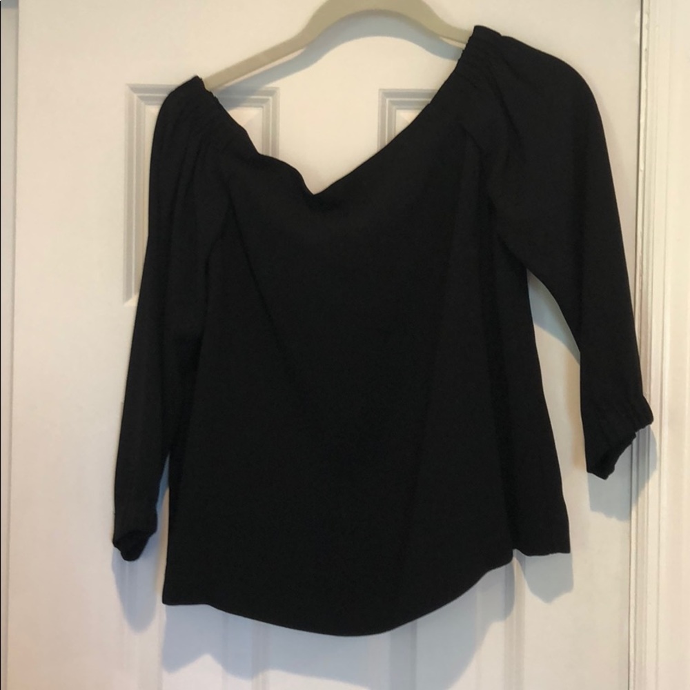 Off the Shoulder Aritizia top